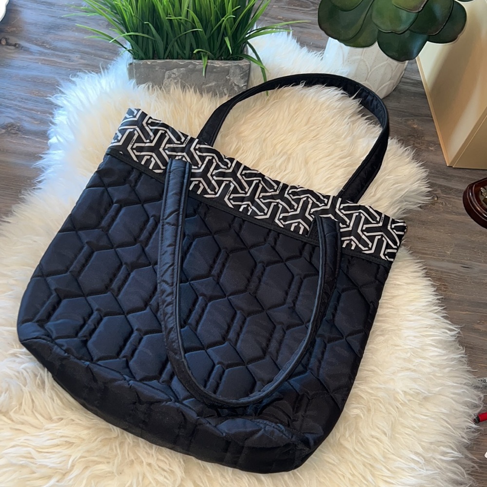 🥳Quilted tote, in the "Cinda B hipster" line, in Jet set black🥰